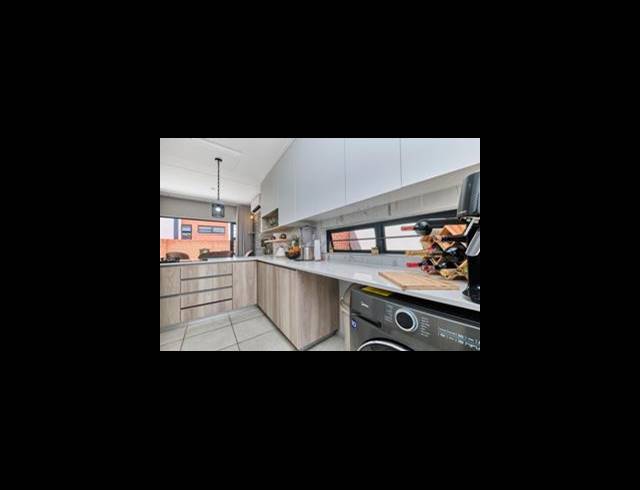 3 BEDROOM TOWNHOUSE FOR SALE IN BARBEQUE DOWNS